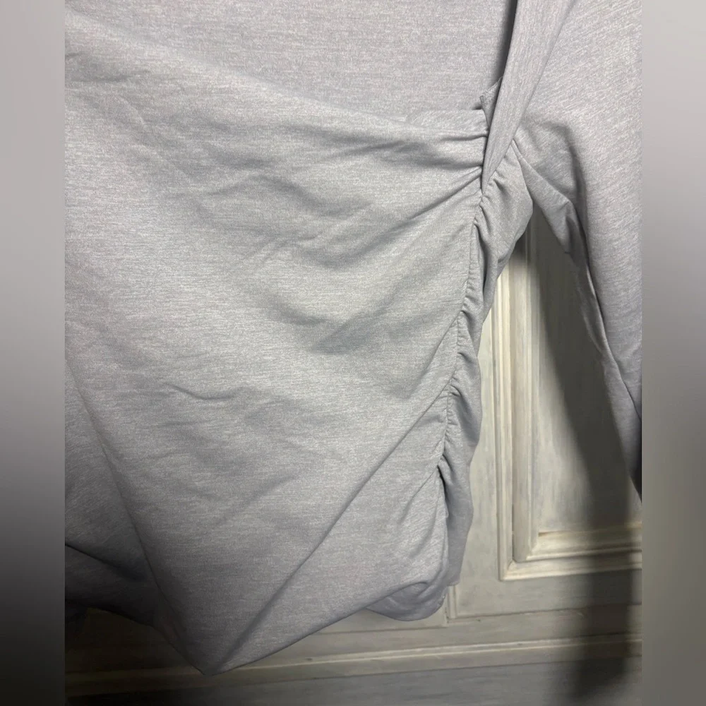 Aritzia Contour Flourish Longsleeve Top Chrome Ruched Flattering Smoothing - Picture 8 of 11